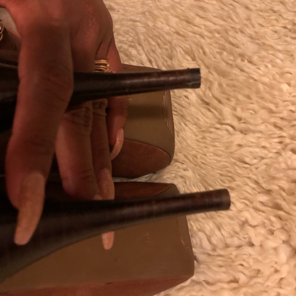 Real leather guess strap peep toe pumps 👠👑 - Picture 4 of 4